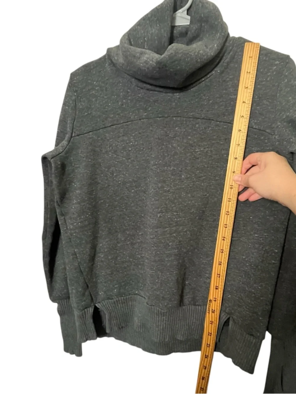 ALO Yoga‎ Haze Funnel Neck Women's Small Gray Athleisure Cozy Thumbholes Chic